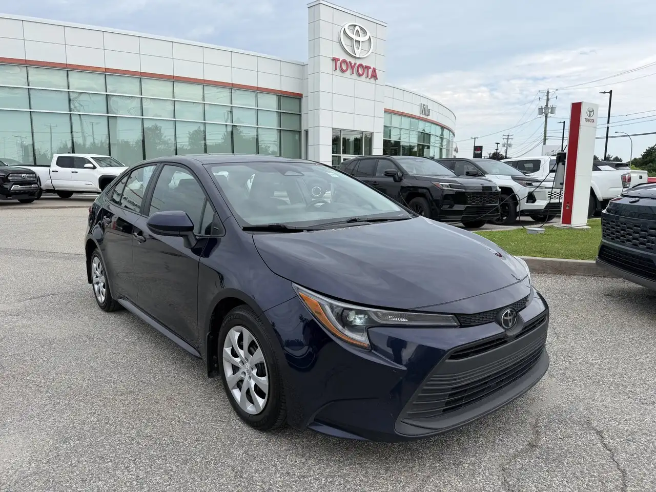 2023 Toyota Corolla LE — photo 1