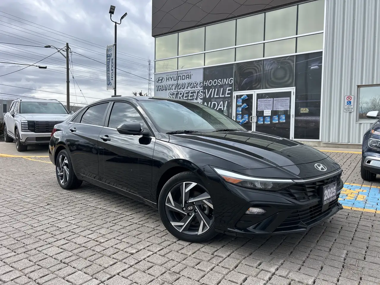2025 Hyundai ELANTRA Base — photo 1