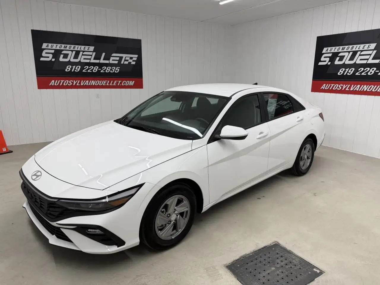 2025 Hyundai ELANTRA Essential — photo 1