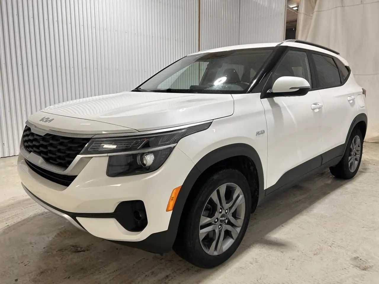 2023 Kia Seltos LX — photo 1
