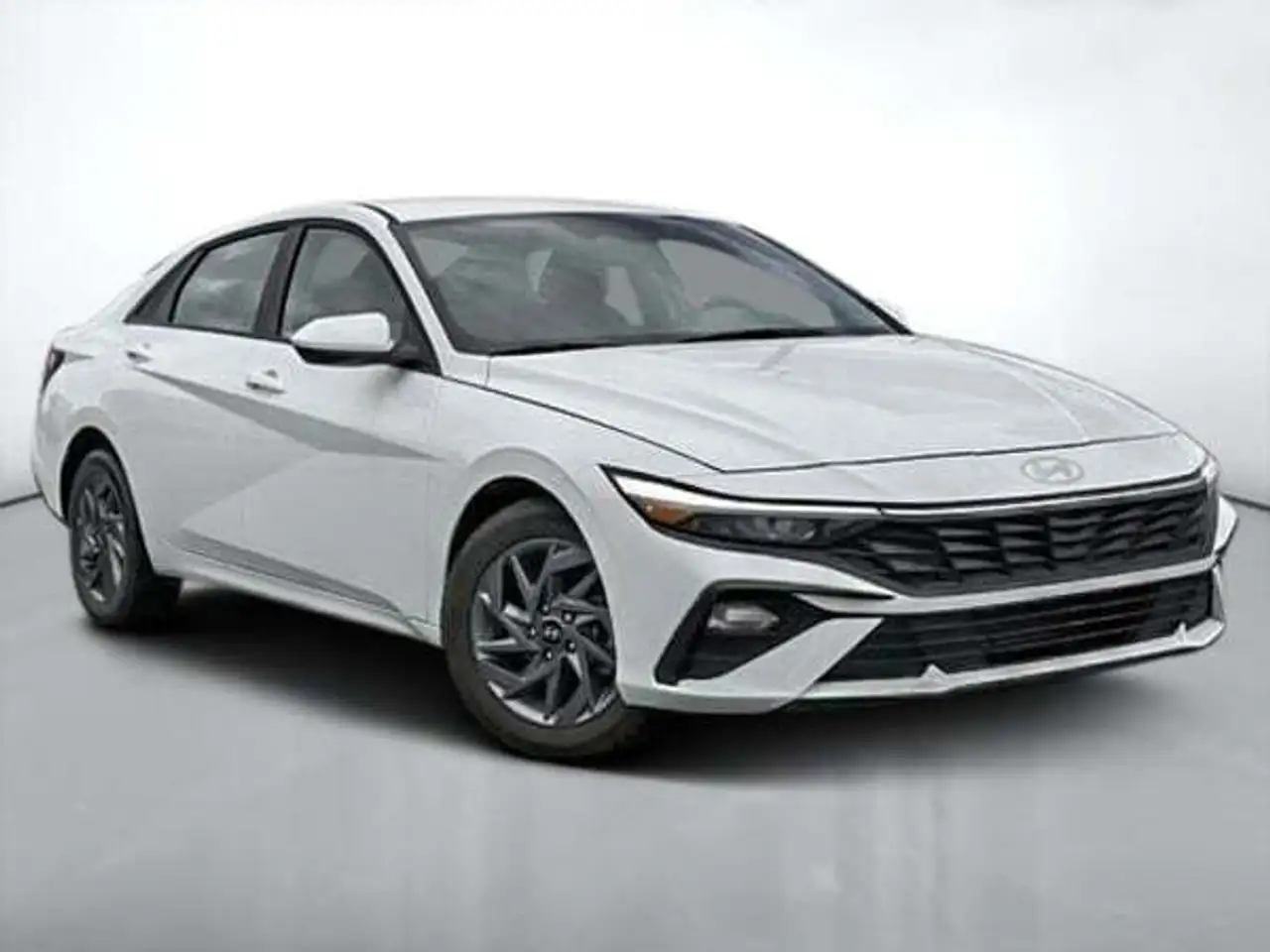 2025 Hyundai ELANTRA Preferred — photo 1