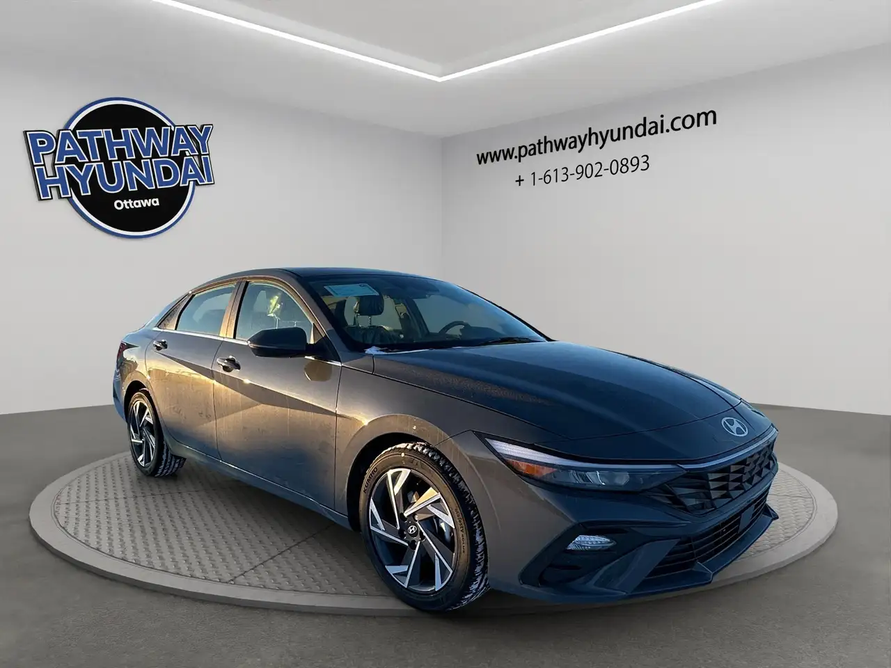 2025 Hyundai ELANTRA Luxury — photo 1