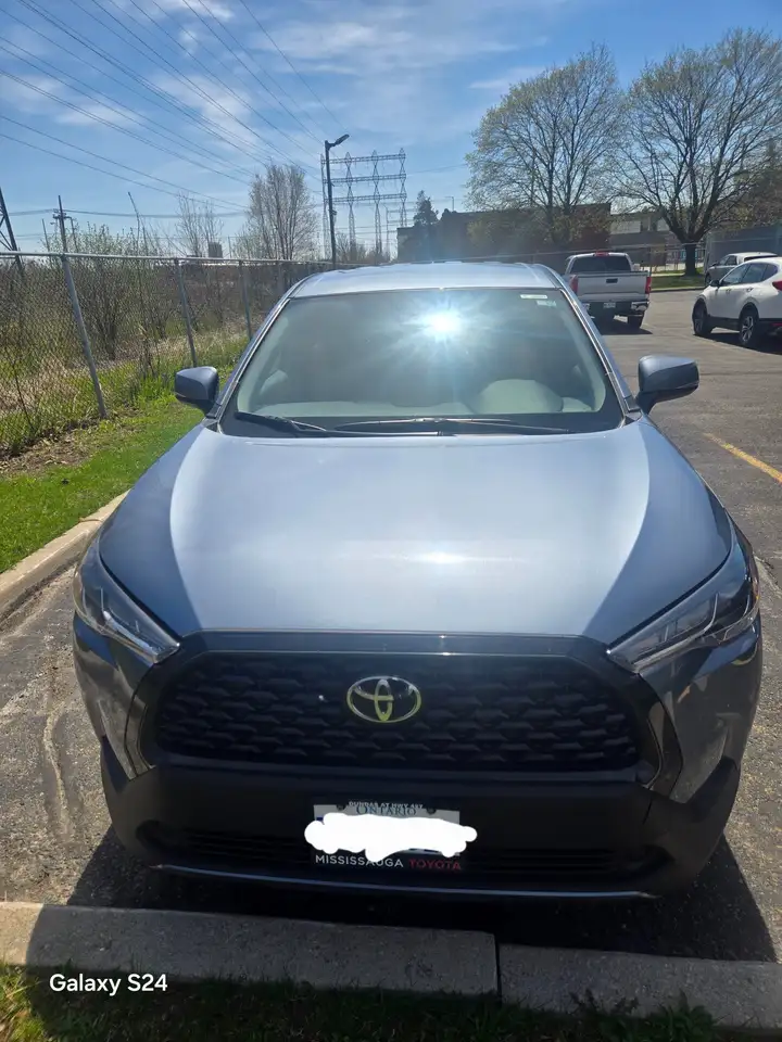 2024 Toyota Corolla Cross LE — photo 1
