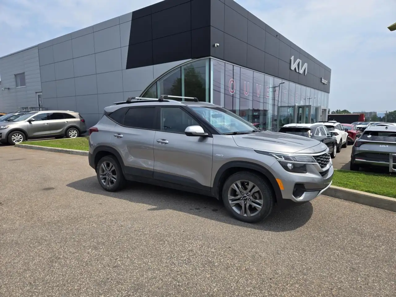 2023 Kia Seltos LX — photo 1