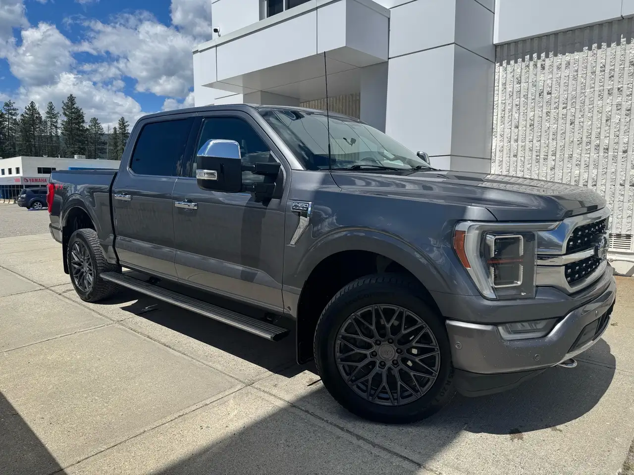 2022 Ford F 150 Platinum — photo 1