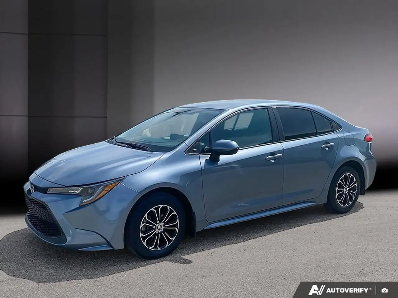 2020 Toyota Corolla LE — photo 1