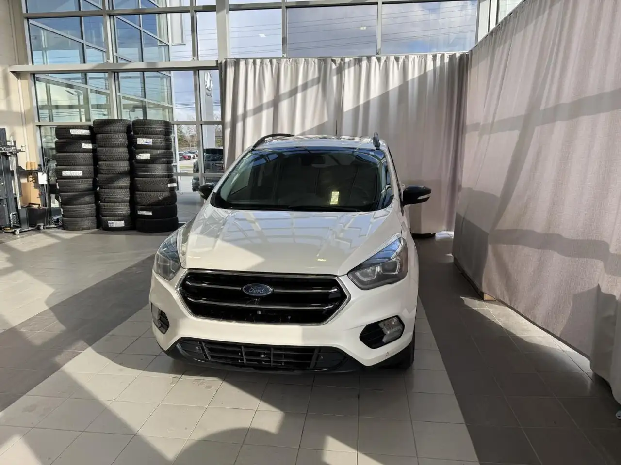 2019 Ford Escape Titanium — photo 1