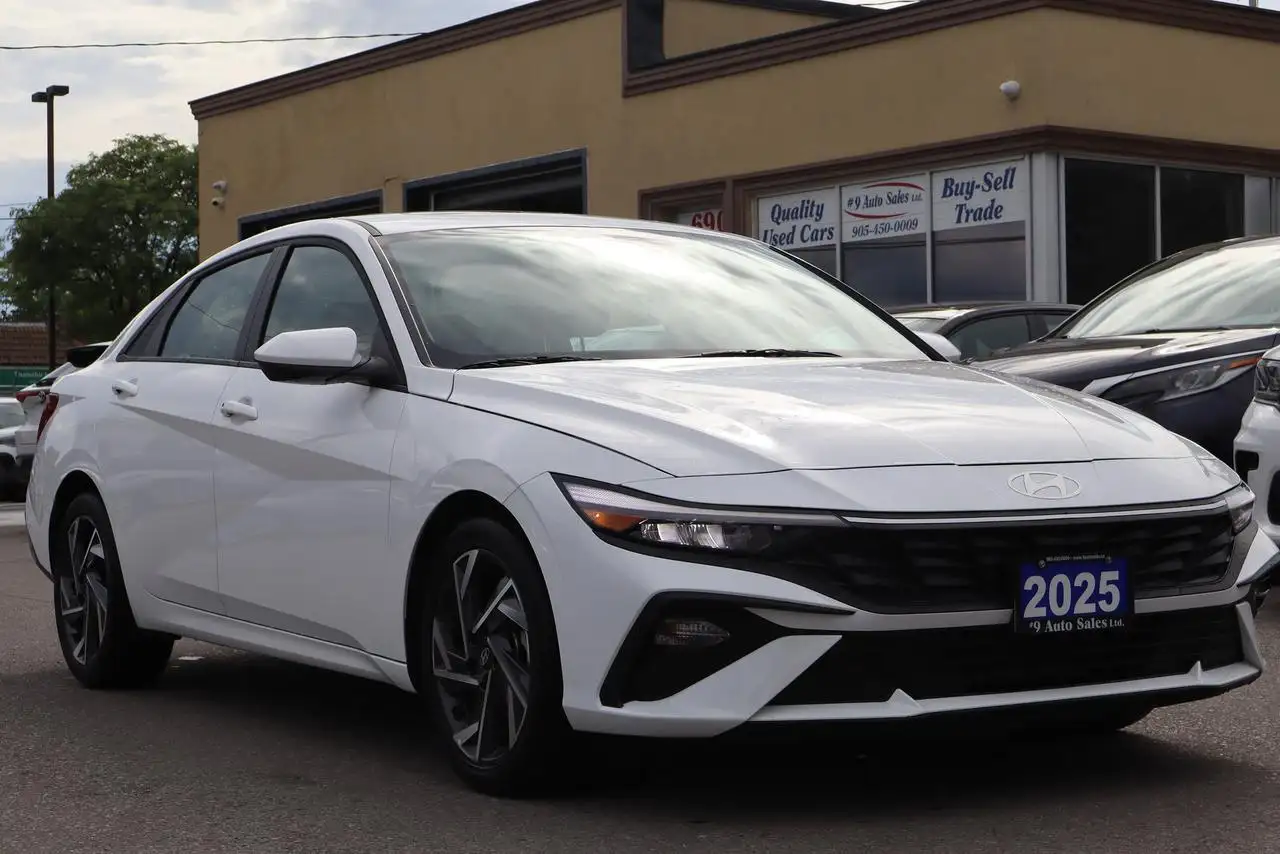 2025 Hyundai ELANTRA Preferred — photo 1