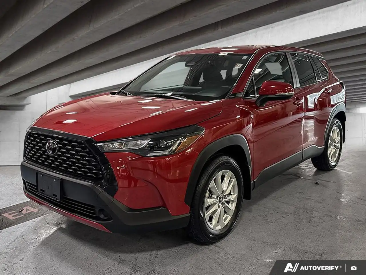 2024 Toyota Corolla Cross LE — photo 1