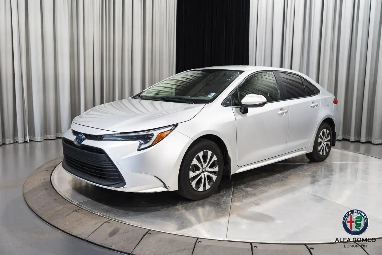 2023 Toyota Corolla LE — photo 1