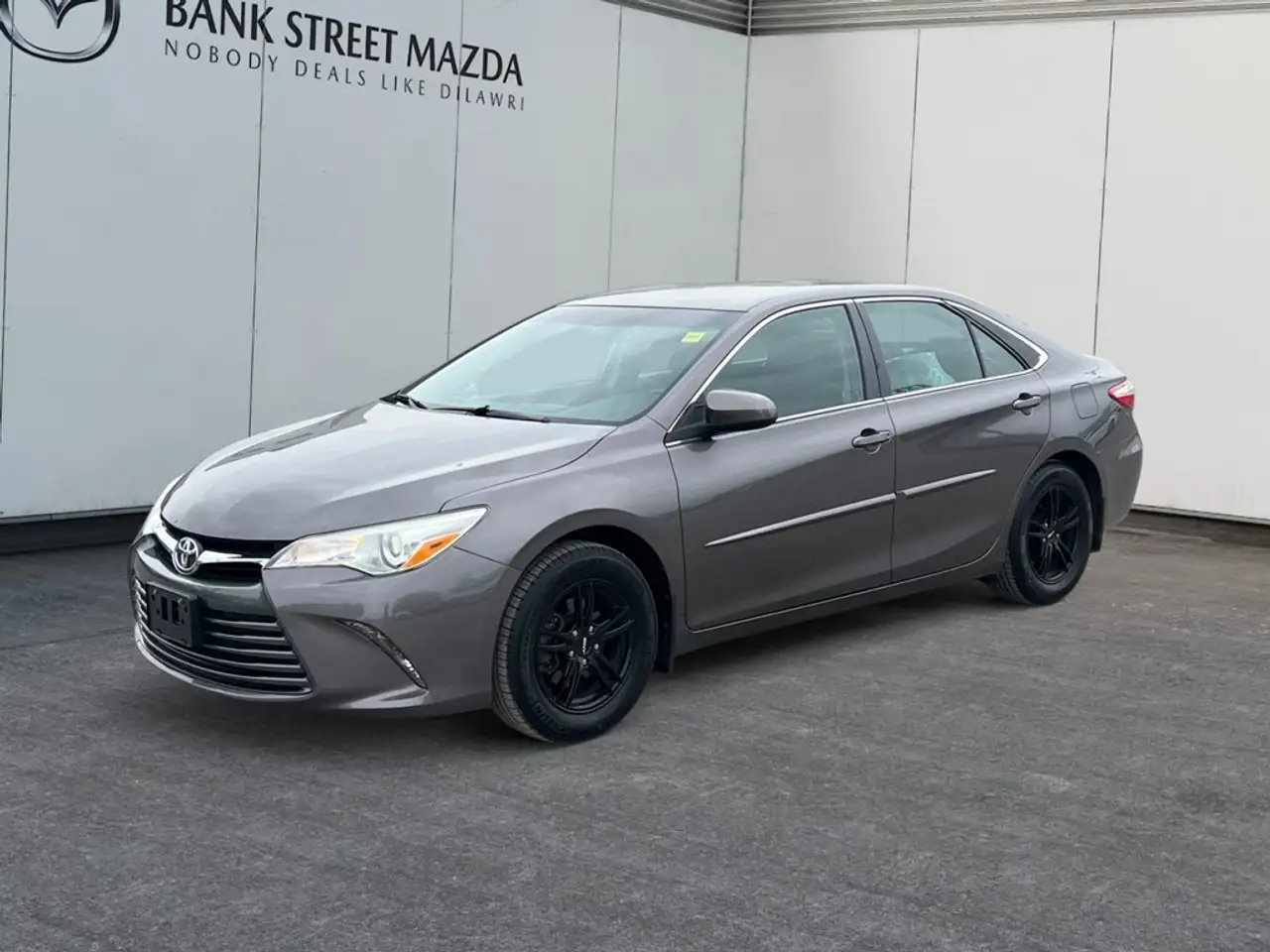 2015 Toyota Camry 4dr Sdn I4 Auto LE — photo 1
