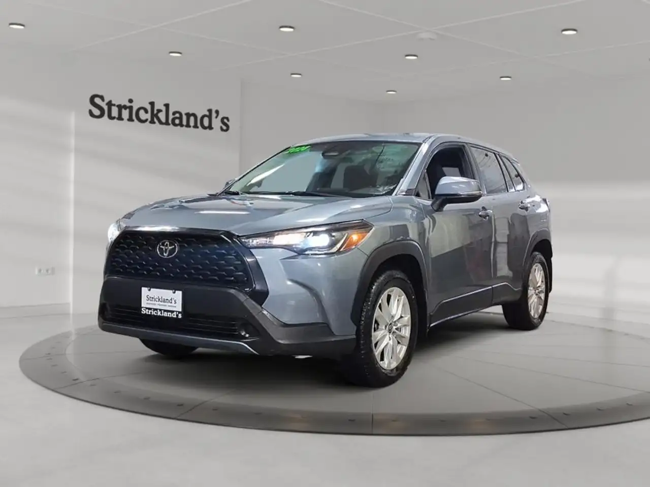 2024 Toyota Corolla Cross LE — photo 1