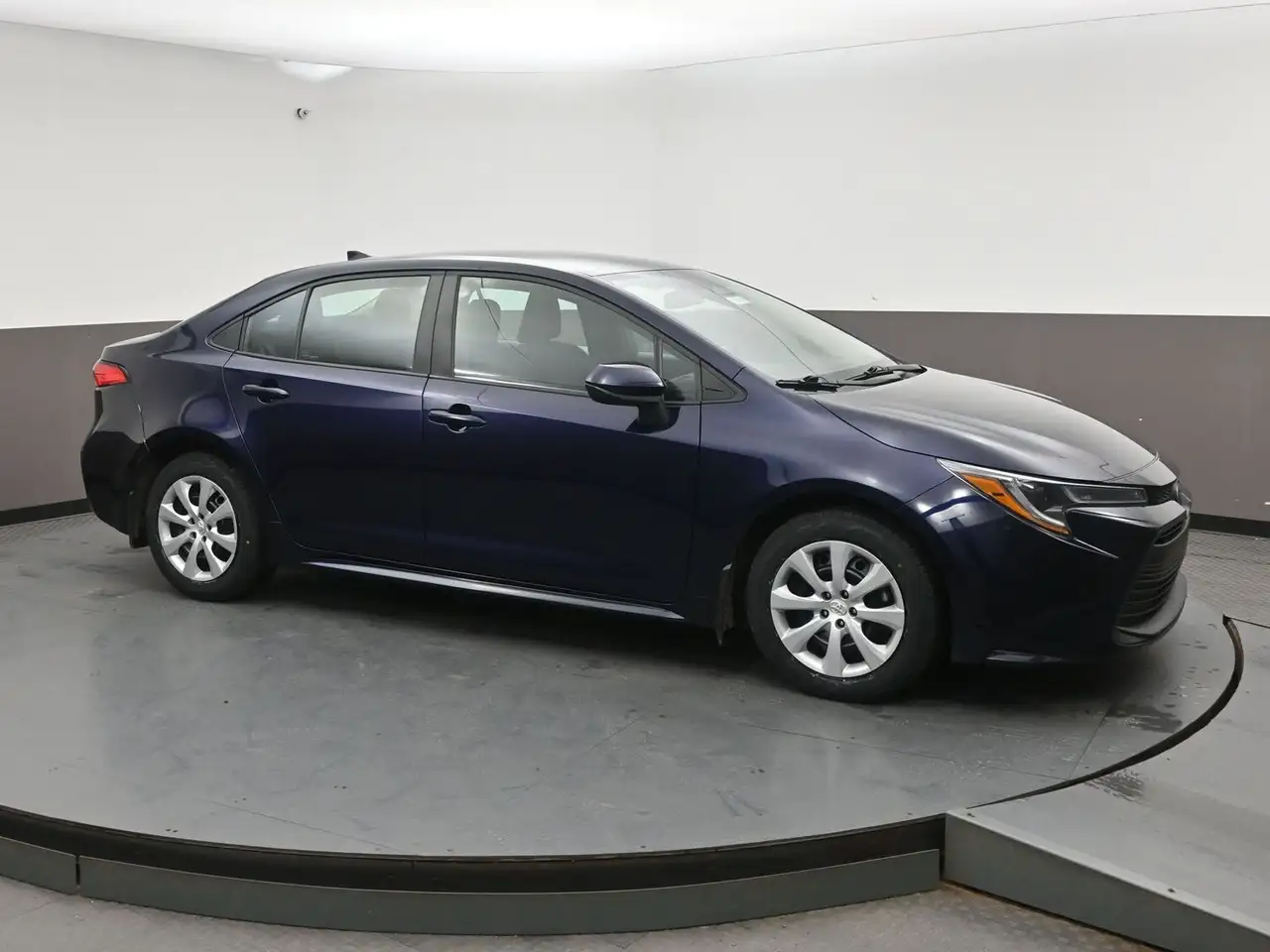 2023 Toyota Corolla LE — photo 1