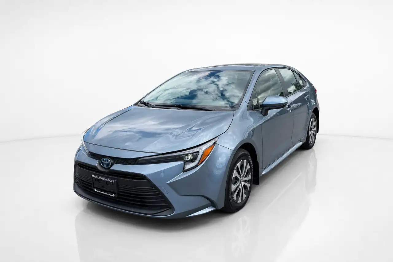 2023 Toyota Corolla LE — photo 1