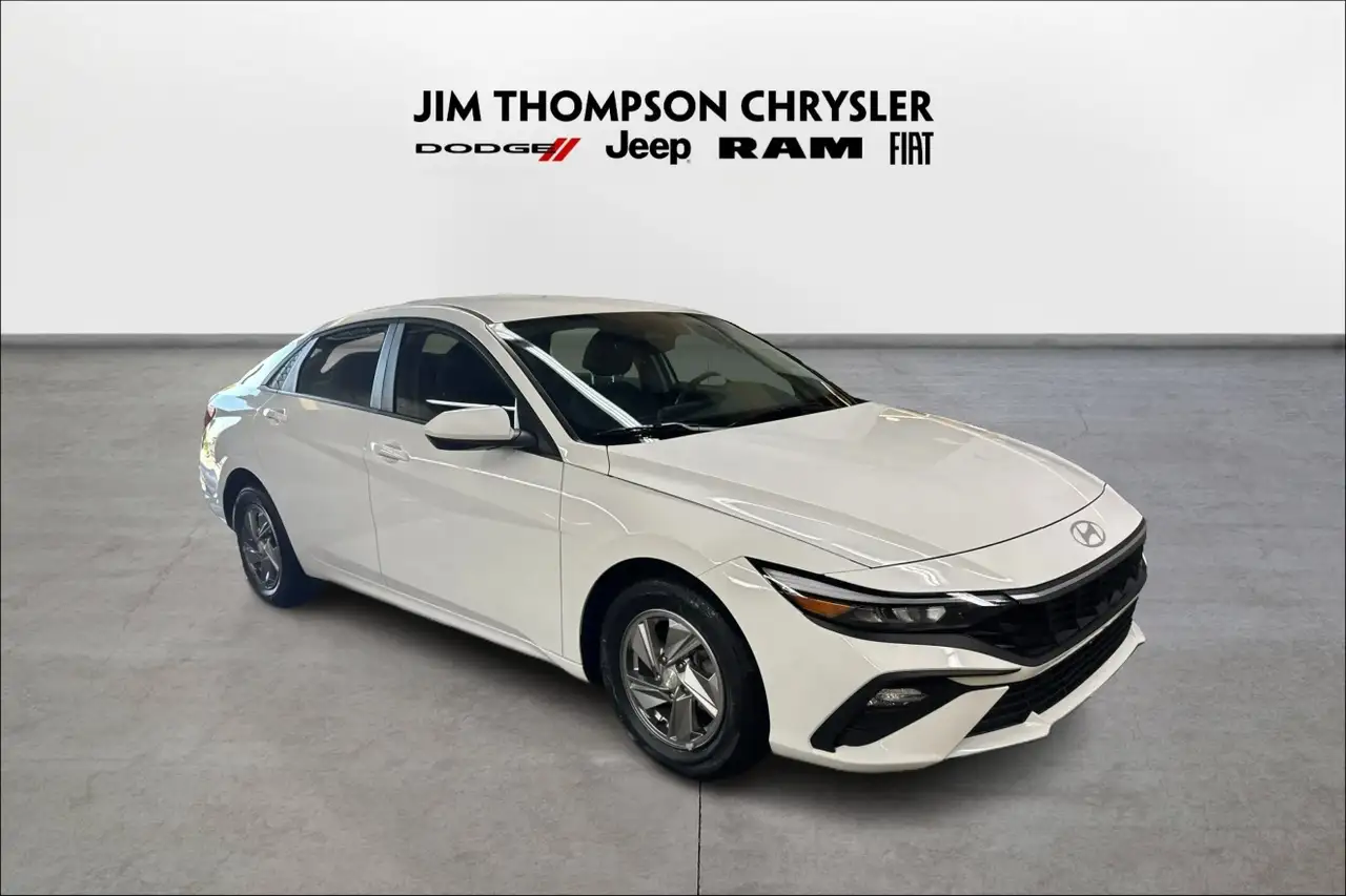 2025 Hyundai ELANTRA Essential — photo 1