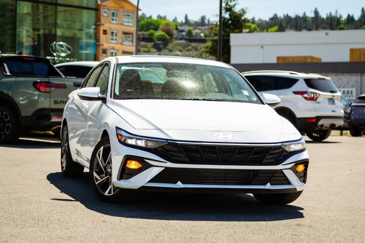 2025 Hyundai ELANTRA Preferred — photo 1