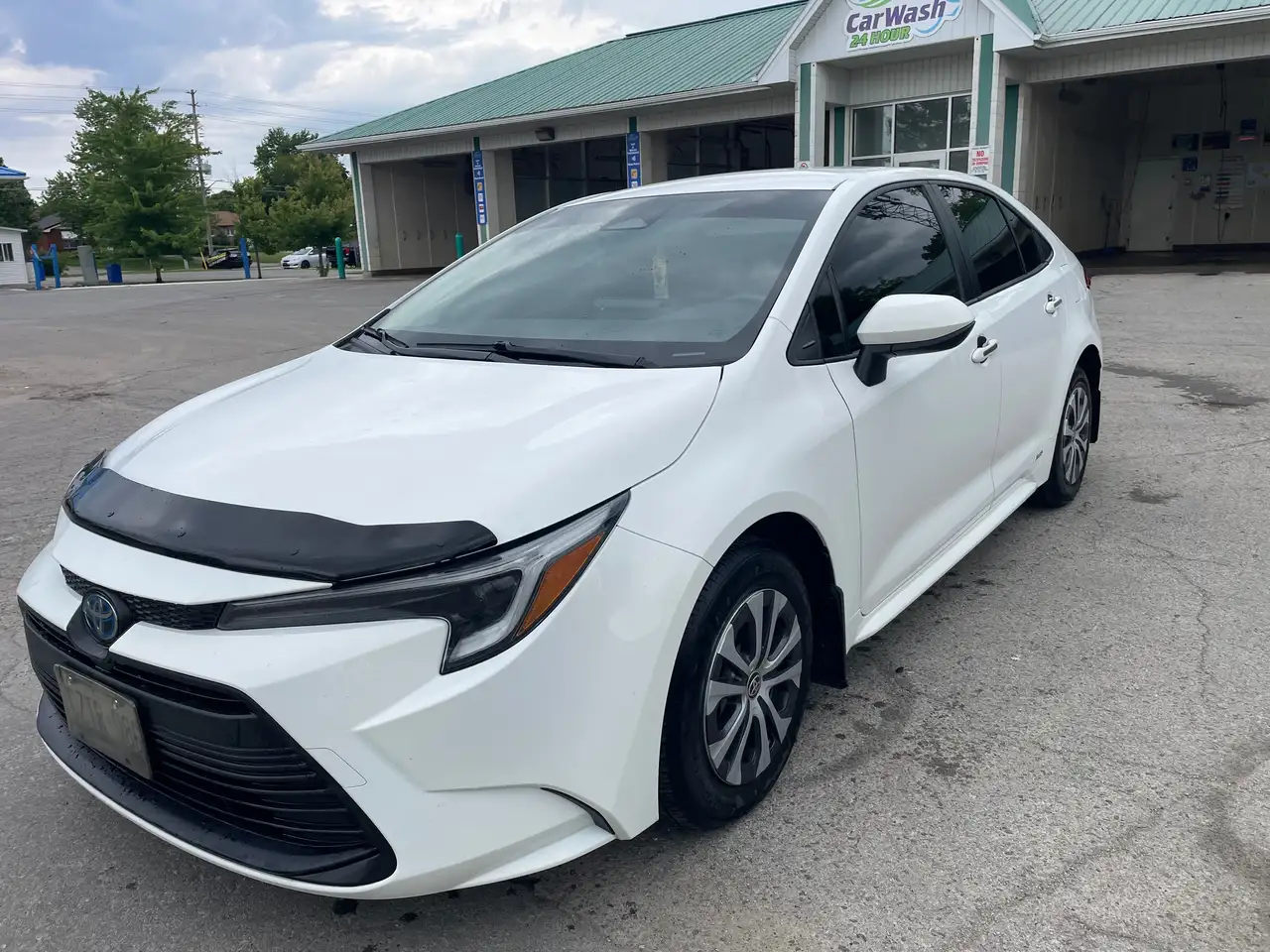 2023 Toyota Corolla LE — photo 1