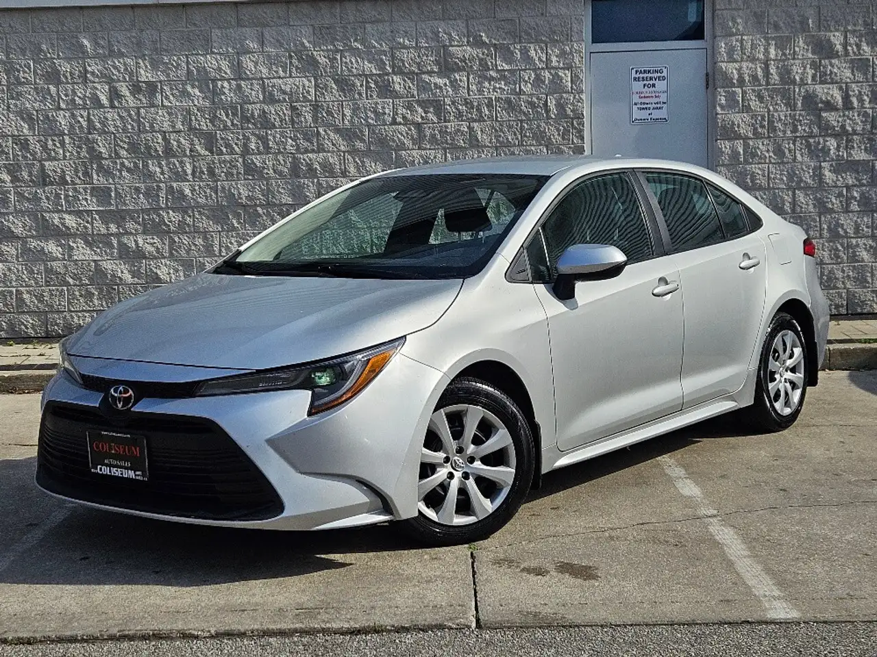 2023 Toyota Corolla LE — photo 1
