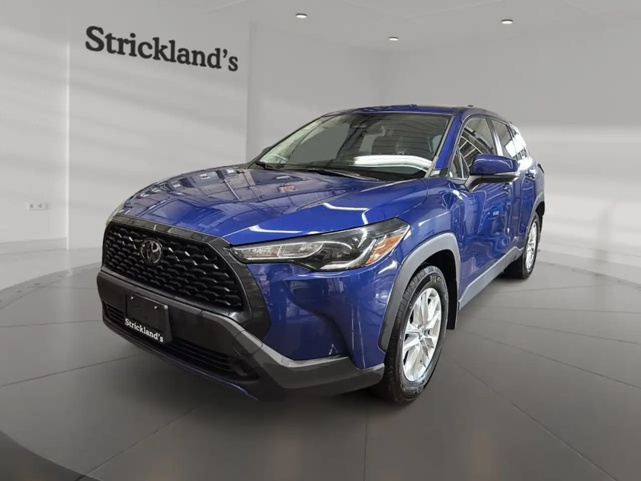 2024 Toyota Corolla Cross LE — photo 1
