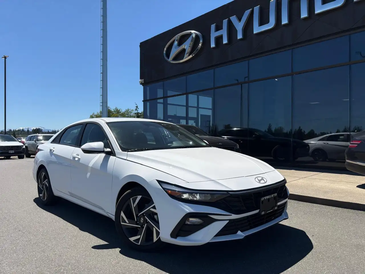 2025 Hyundai ELANTRA Base — photo 1
