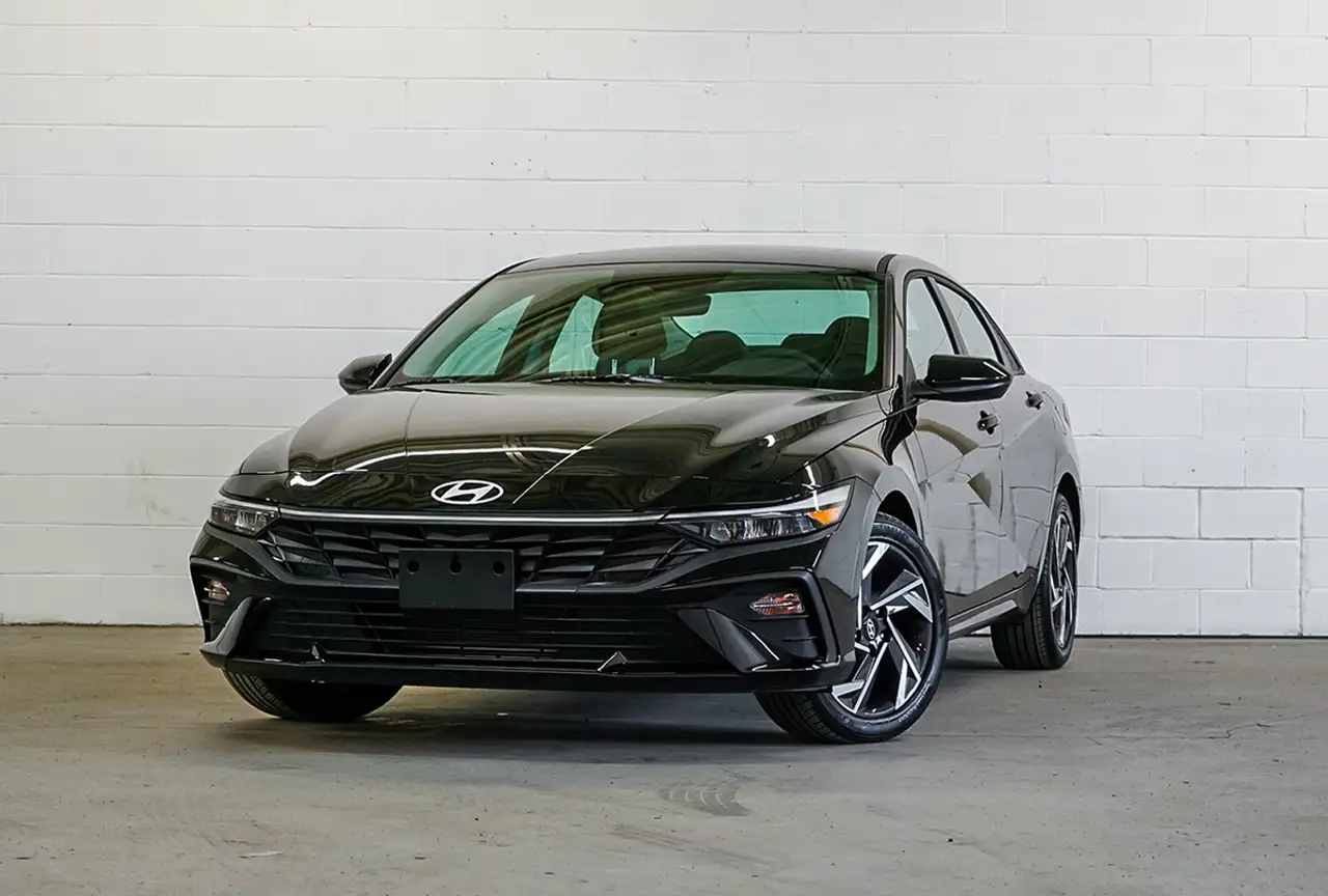 2025 Hyundai ELANTRA Preferred — photo 1