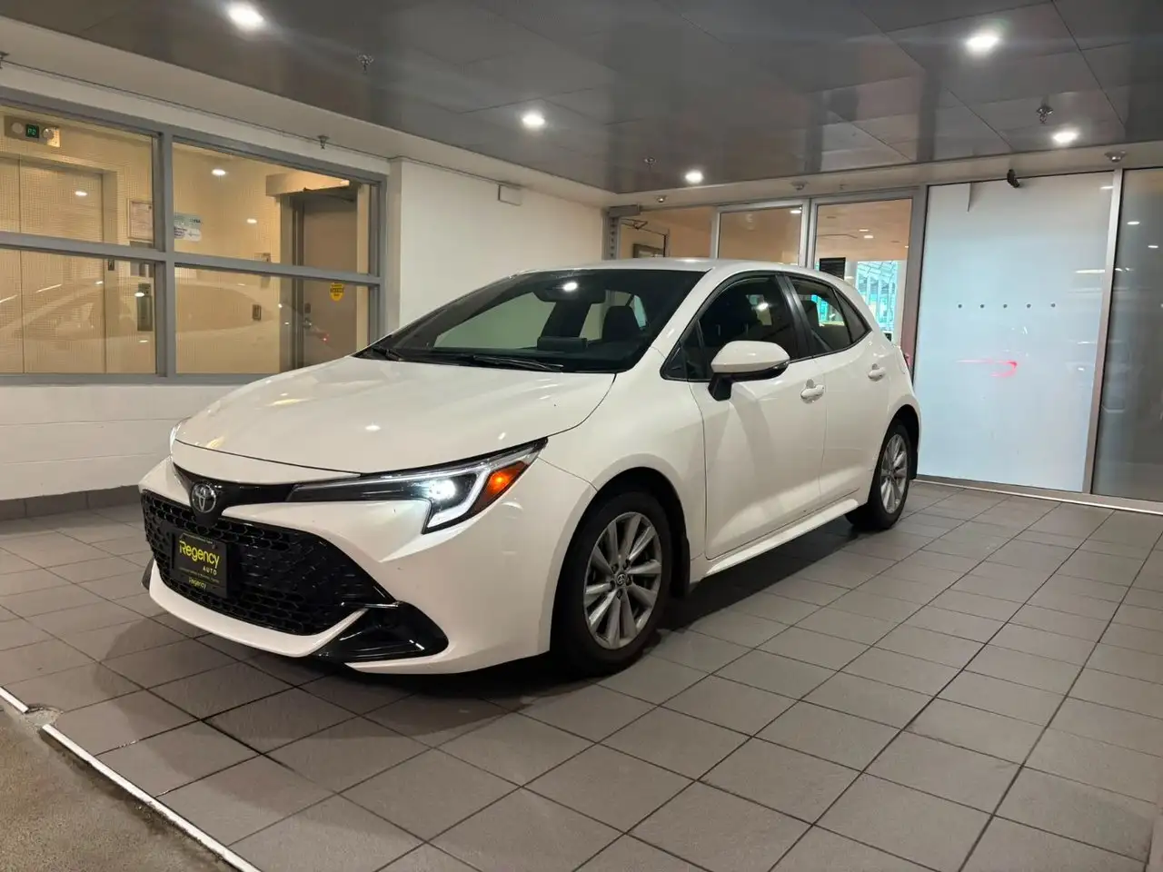 2023 Toyota Corolla Base — photo 1