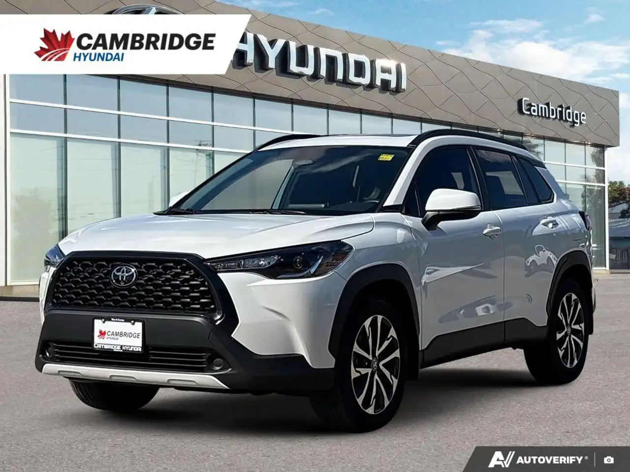 2024 Toyota Corolla Cross LE — photo 1