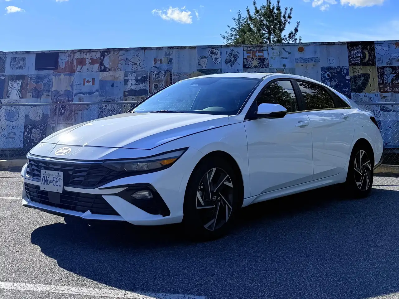 2025 Hyundai ELANTRA Luxury — photo 1