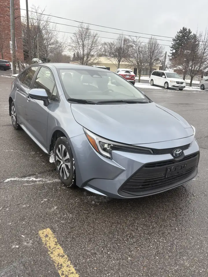 2023 Toyota Corolla Hybrid LE — photo 1