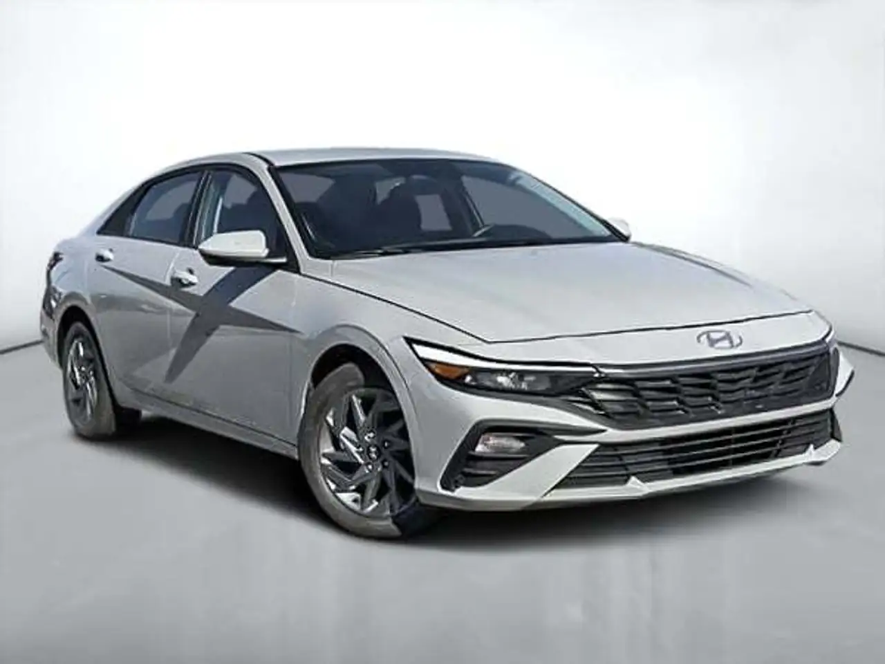 2025 Hyundai ELANTRA Preferred — photo 1