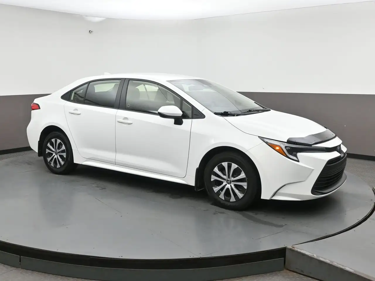2023 Toyota Corolla LE — photo 1