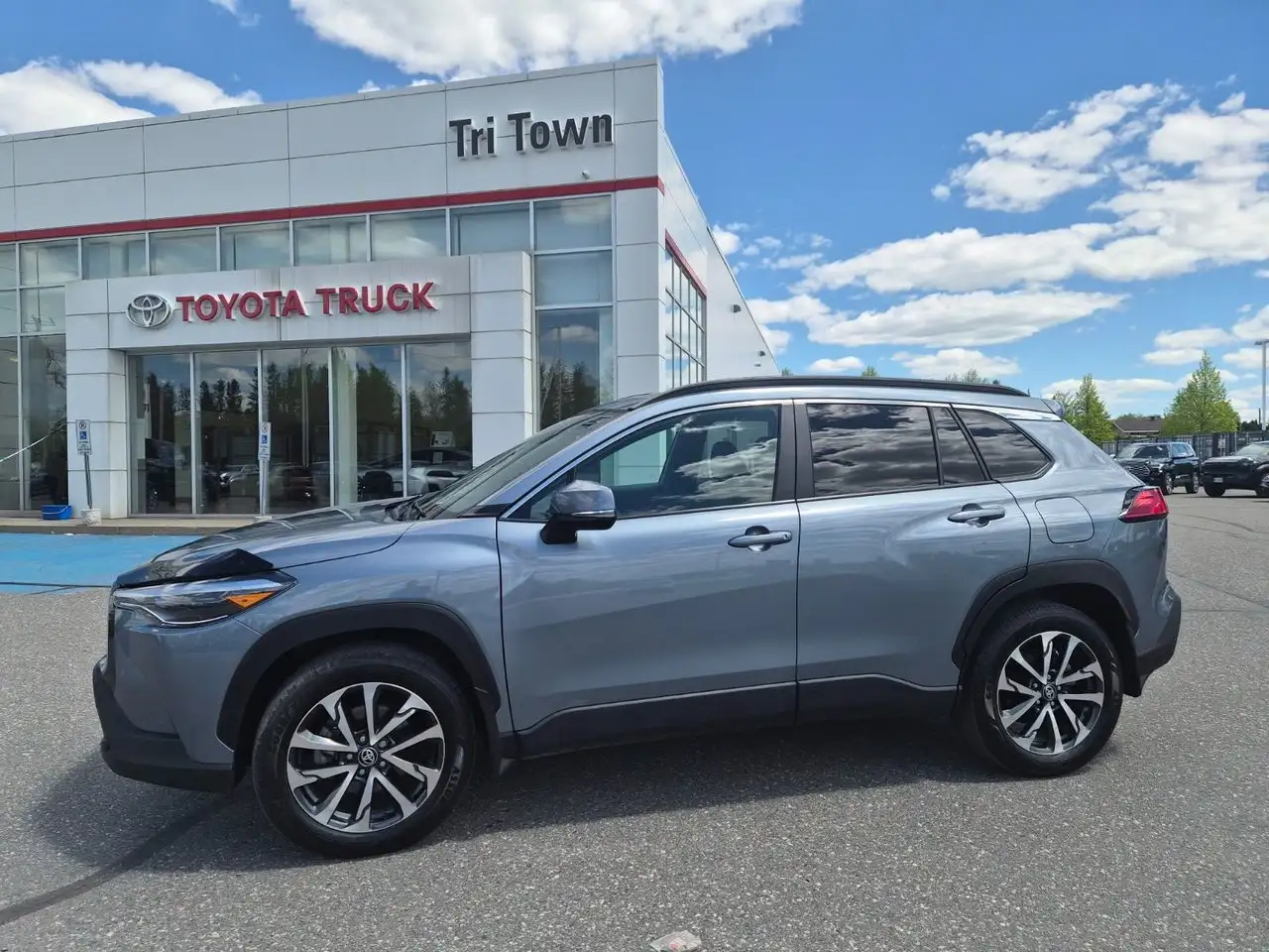 2024 Toyota Corolla Cross XLE — photo 1