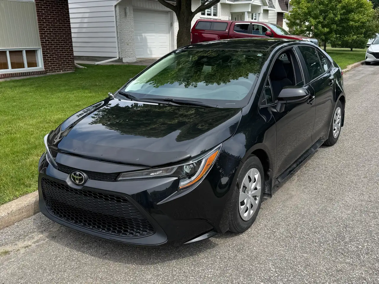 2020 Toyota Corolla LE — photo 1